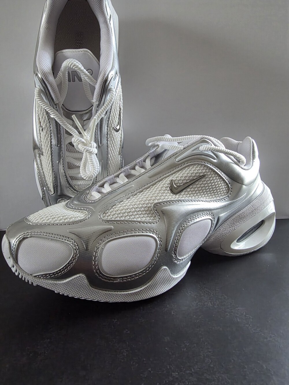 Nike Air Max Muse Women Size 7 New With Box No Lid